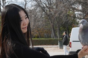 Alimentando a las palomas